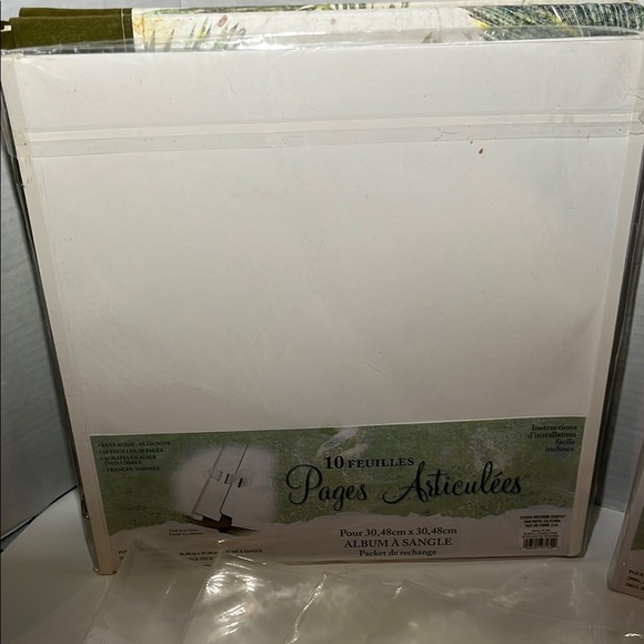 Scrapbook Album with Protective Sleeves - Picture 3 of 12